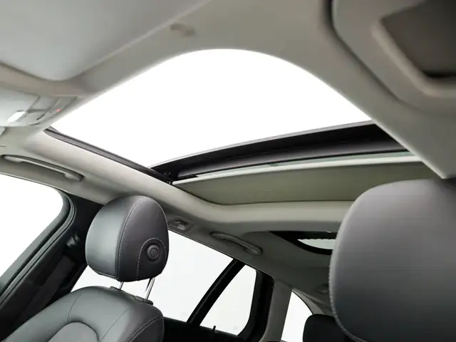 Mercedes-Benz C-Class view 16