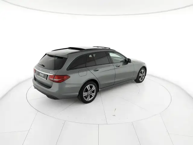 Mercedes-Benz C-Class view 4