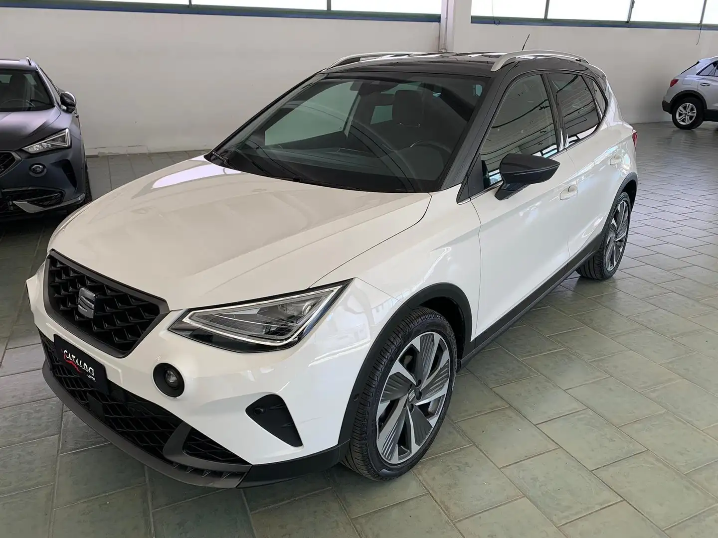 SEAT Arona Arona 2022 1.0 tgi FR 90cv White - 1