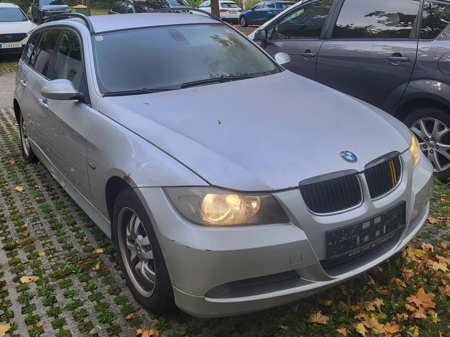 BMW 318 318d Touring Grau - 2