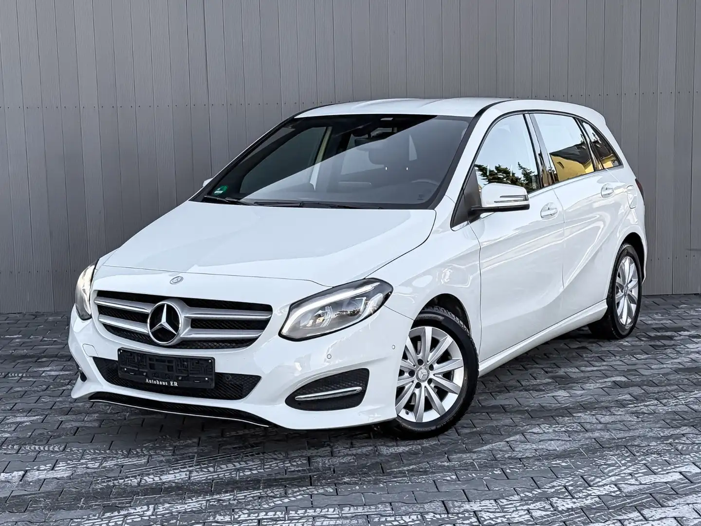 Mercedes-Benz B 180 7G AUT.|LED|PARK ASSIST|PDC|SHZ|NAV|TEMPO Blanc - 1