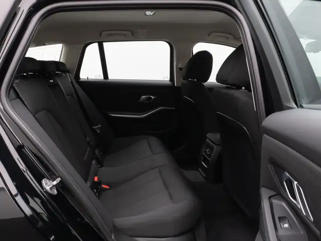 BMW 3 Series view 27