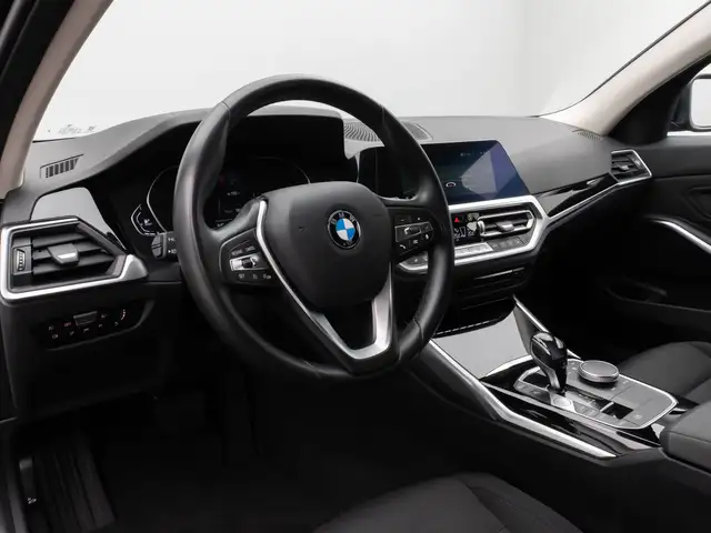 BMW 3 Series view 21