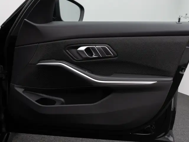 BMW 3 Series view 29