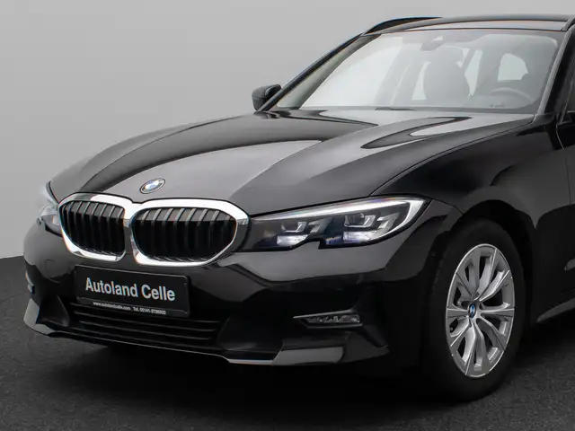 BMW 3 Series view 18