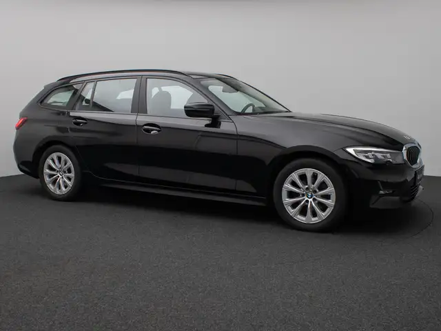 BMW 3 Series view 4