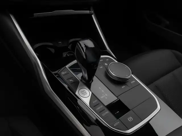BMW 3 Series view 23