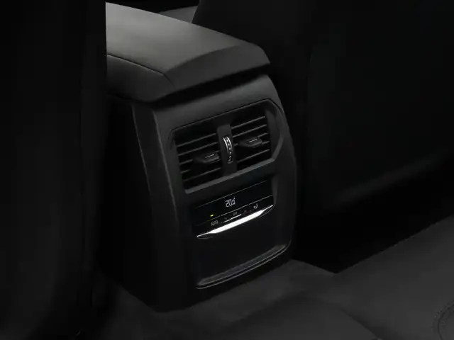 BMW 3 Series view 28