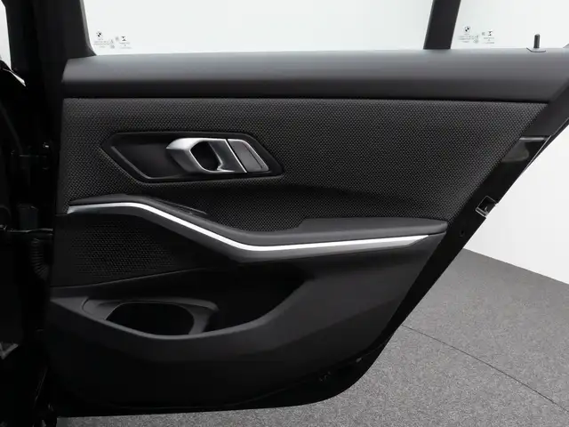 BMW 3 Series view 30