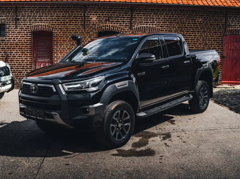 TOYOTA Hilux