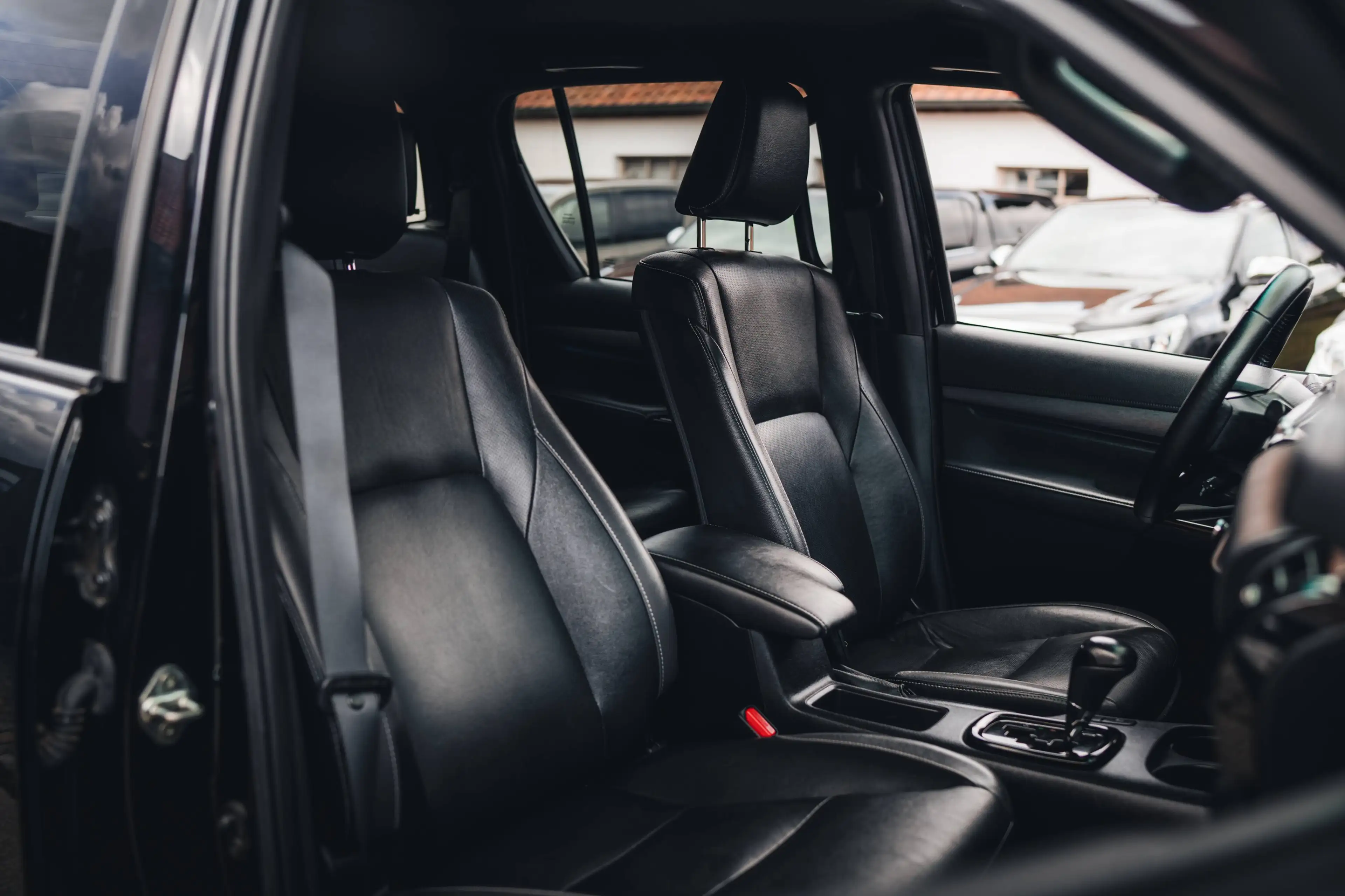 Toyota Hilux Invincible — photo 9