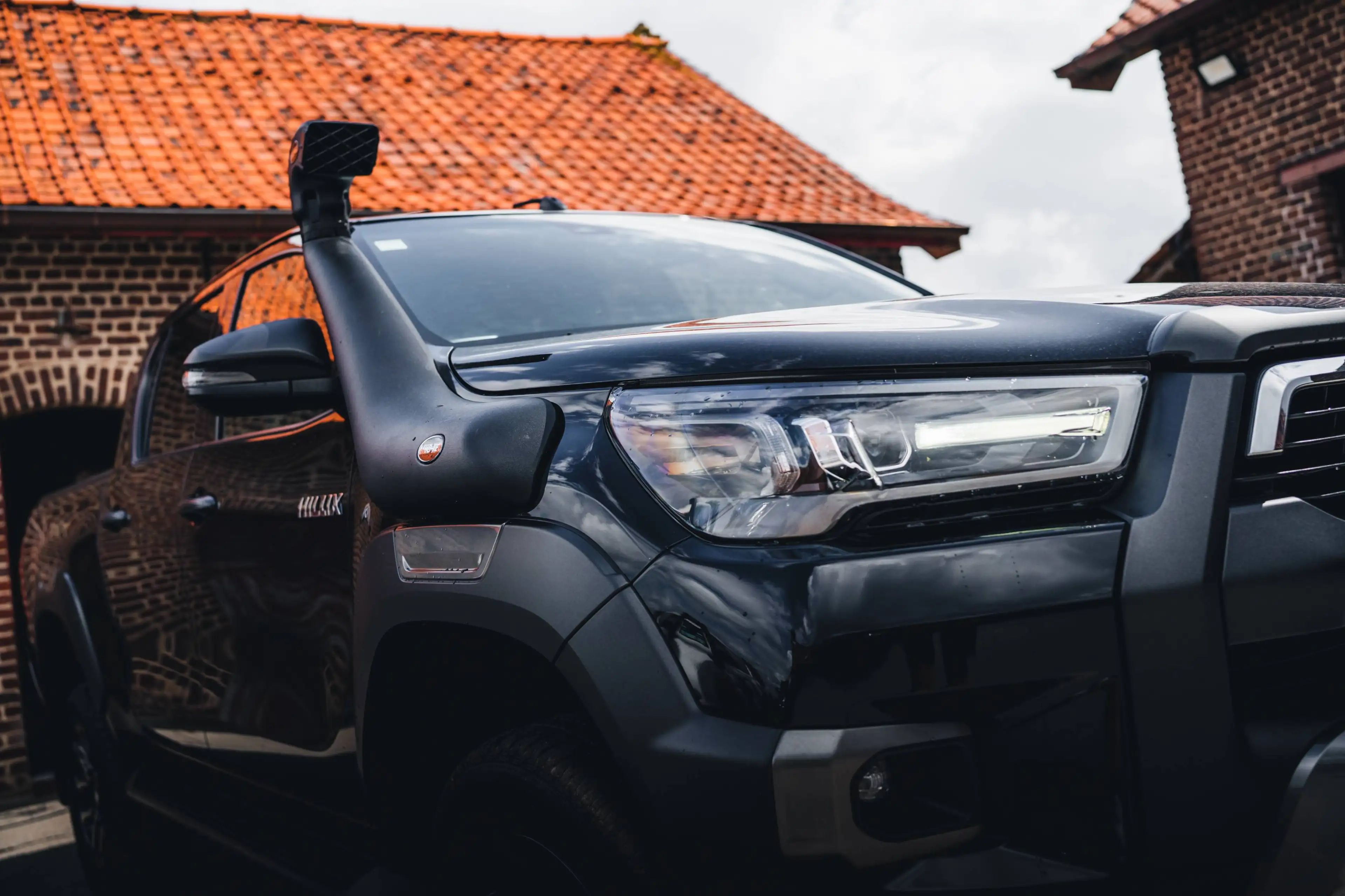 Toyota Hilux Invincible — photo 5