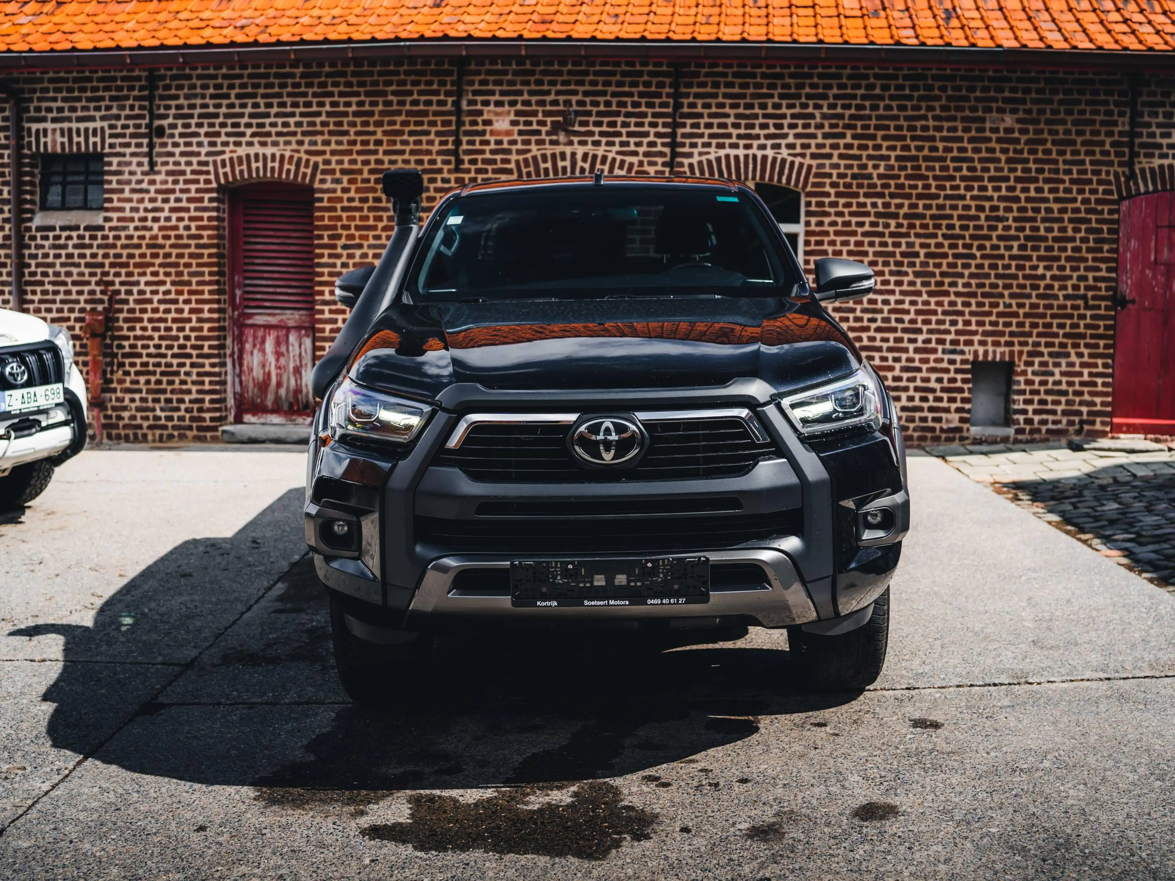 Toyota Hilux Invincible — photo 7