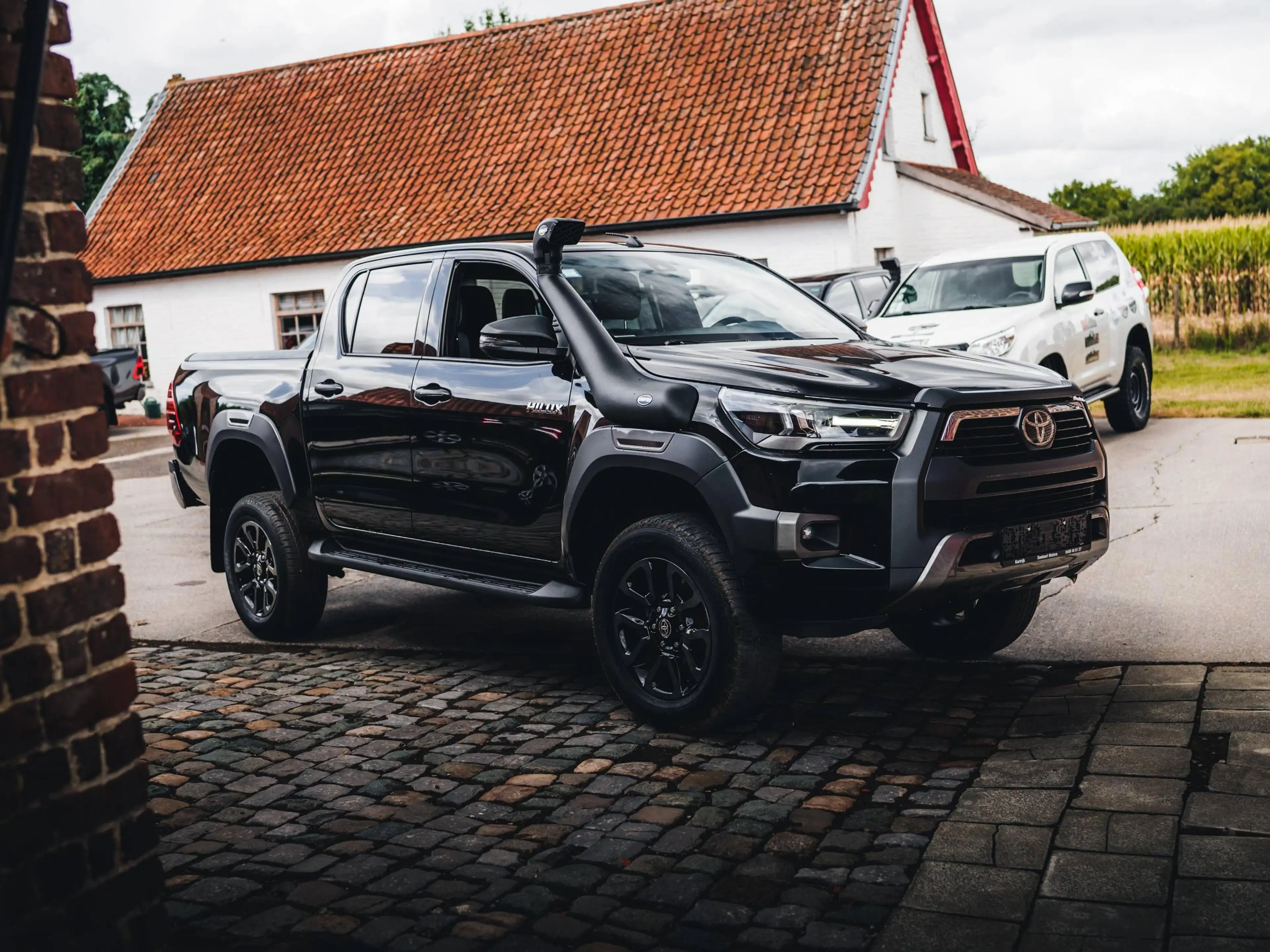 Toyota Hilux Invincible — photo 6