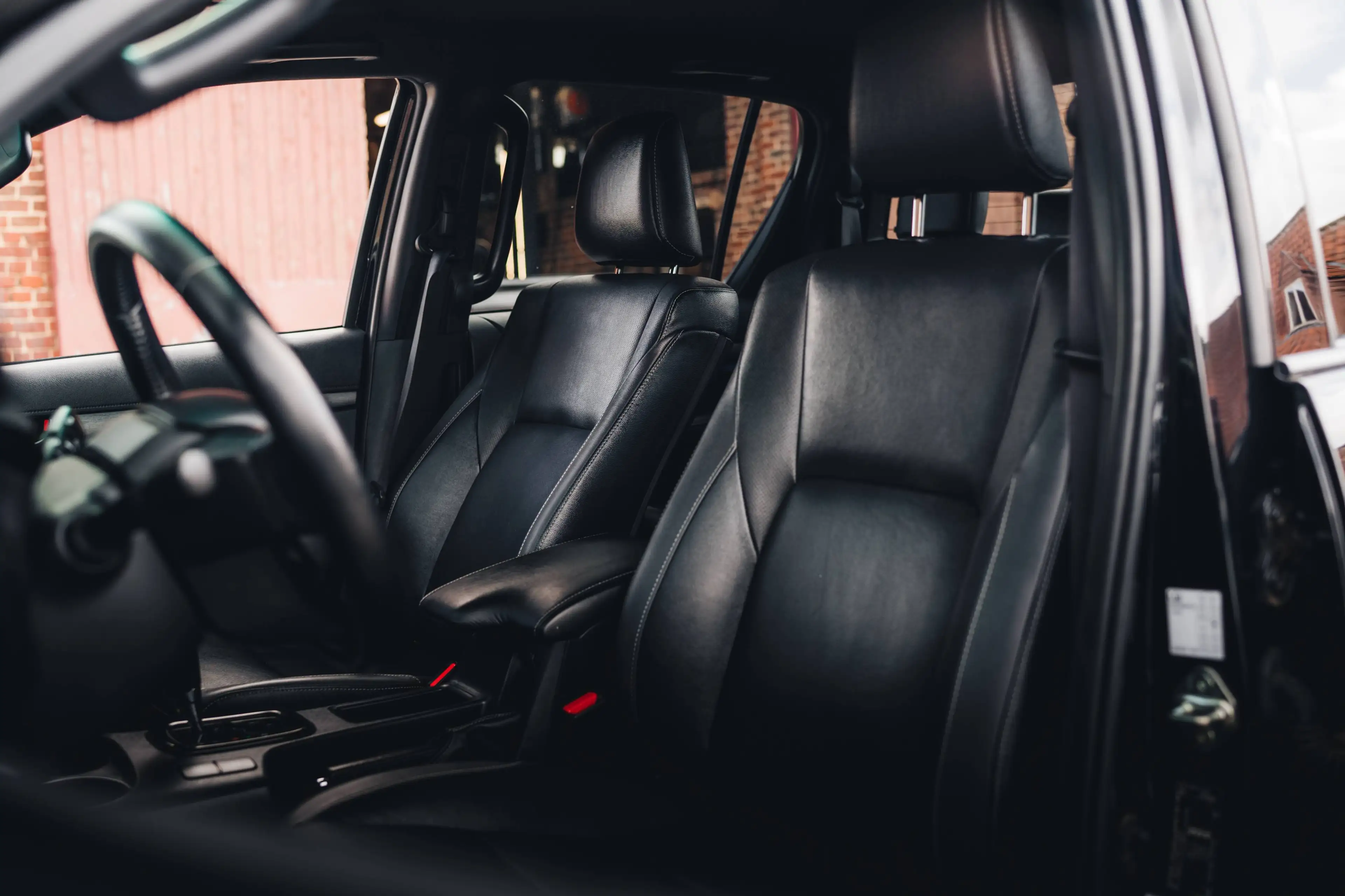 Toyota Hilux Invincible — photo 8