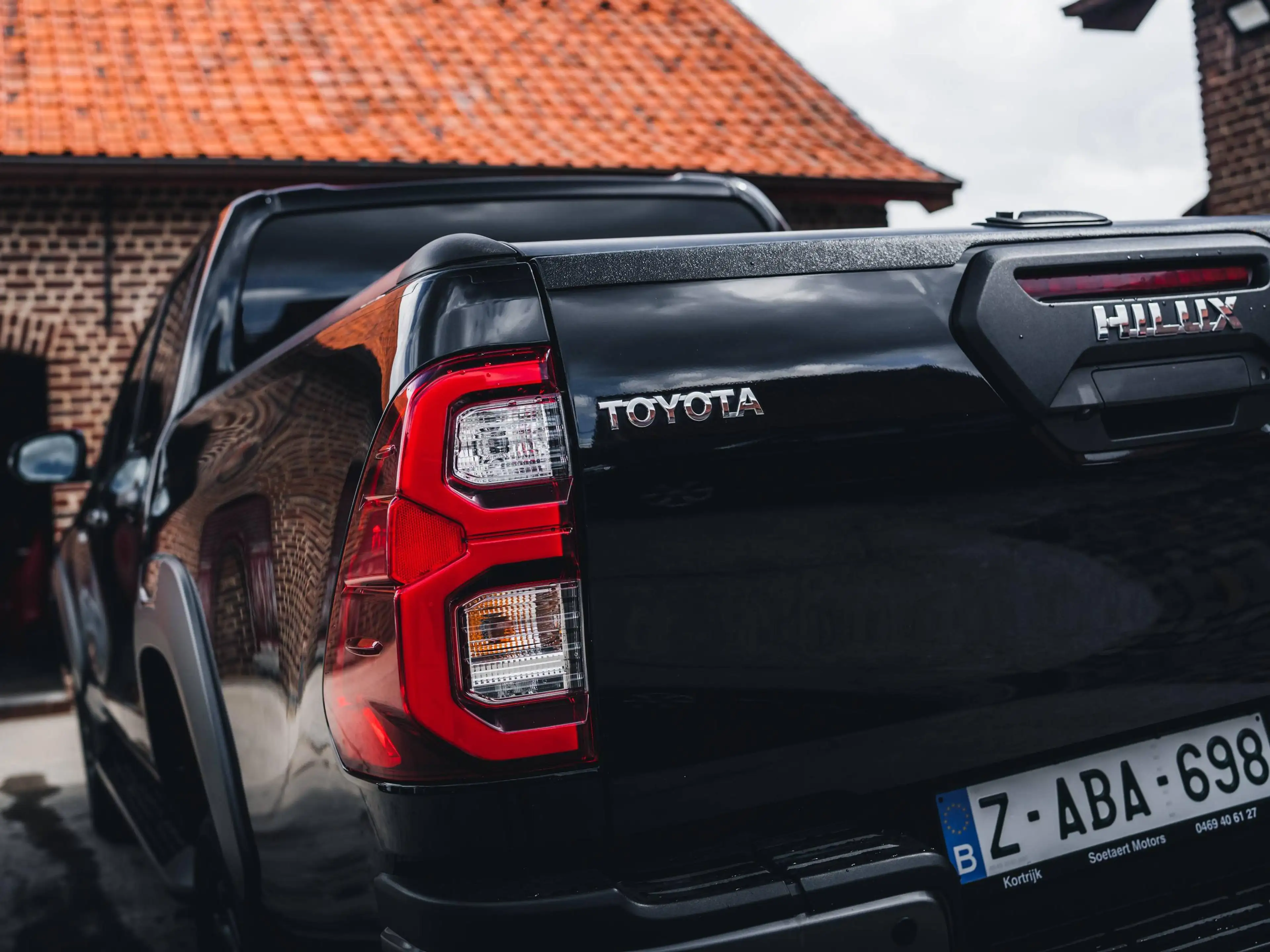 Toyota Hilux Invincible — photo 11