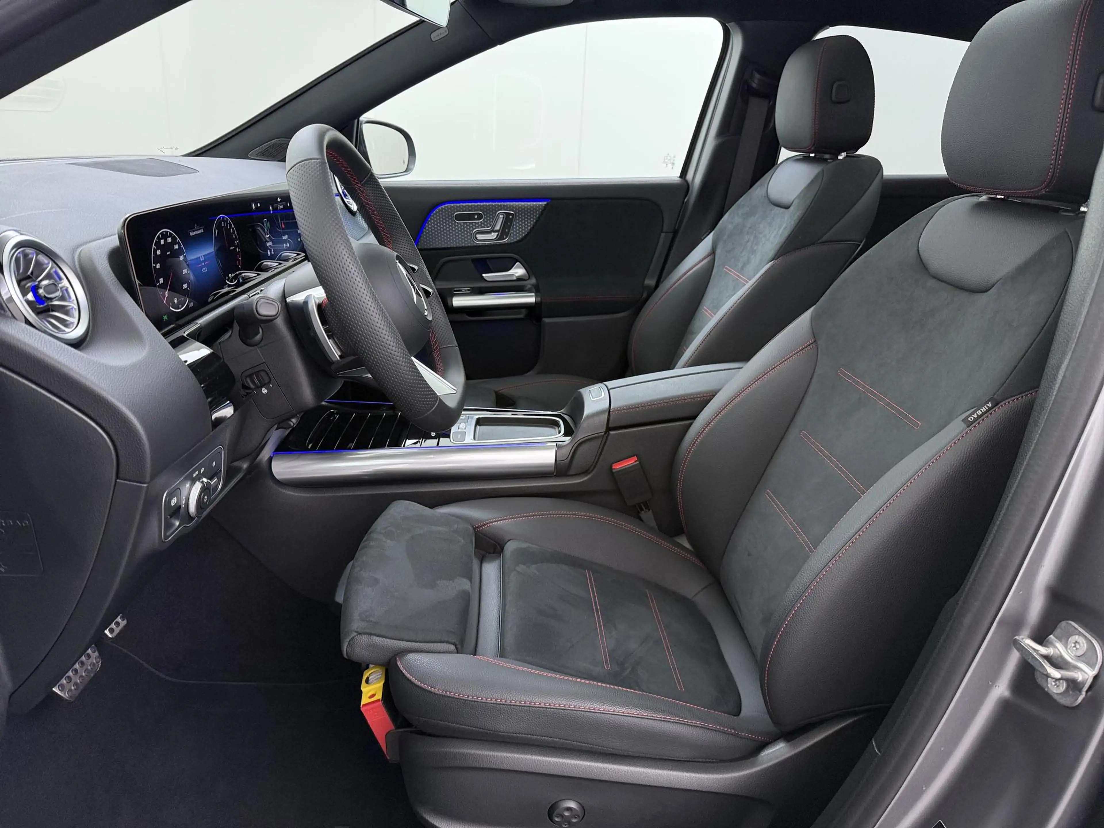 Mercedes-Benz GLA 250 GLA e Star Edition Panoramadak — photo 11