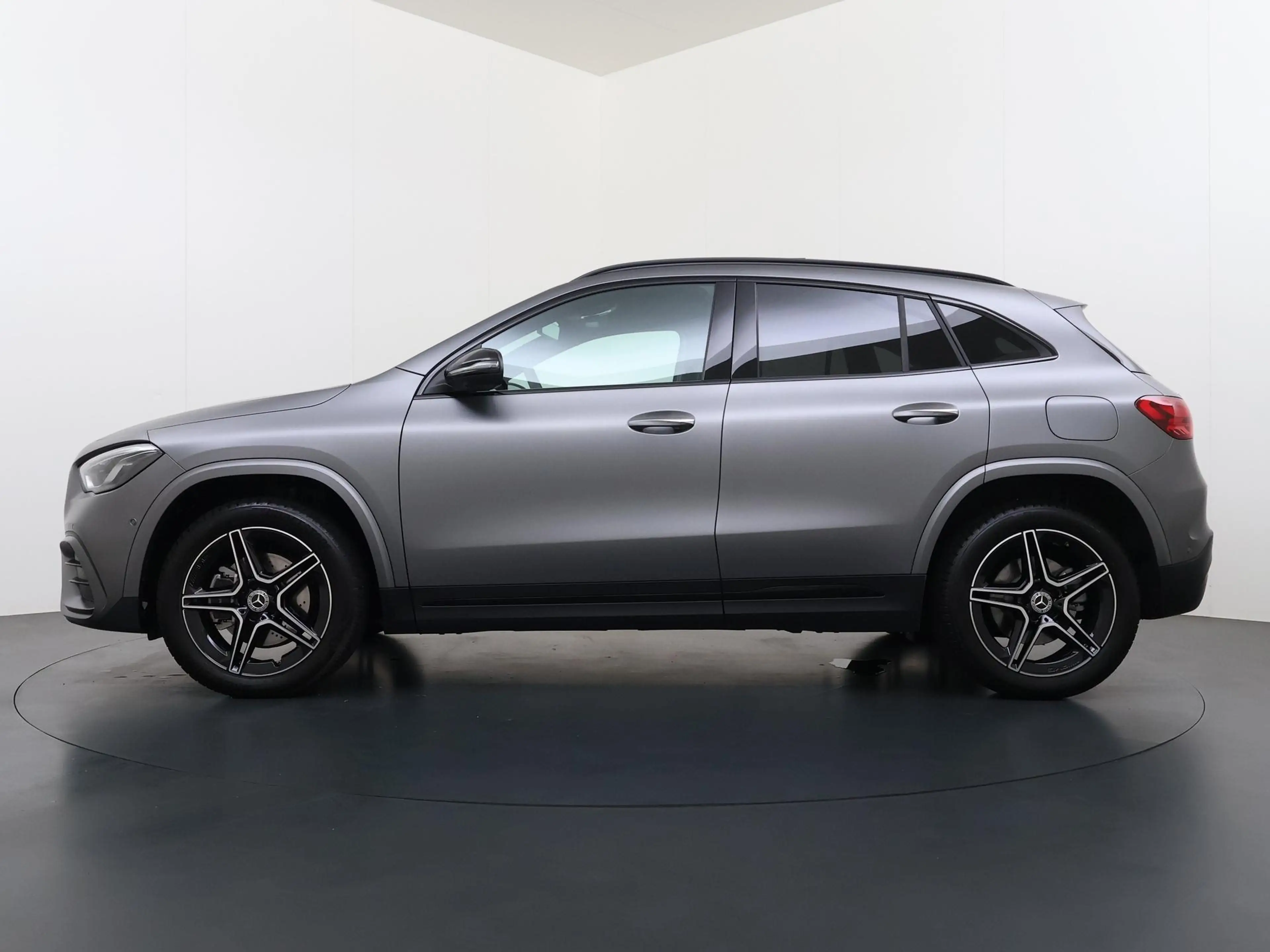 Mercedes-Benz GLA 250 GLA e Star Edition Panoramadak — photo 3