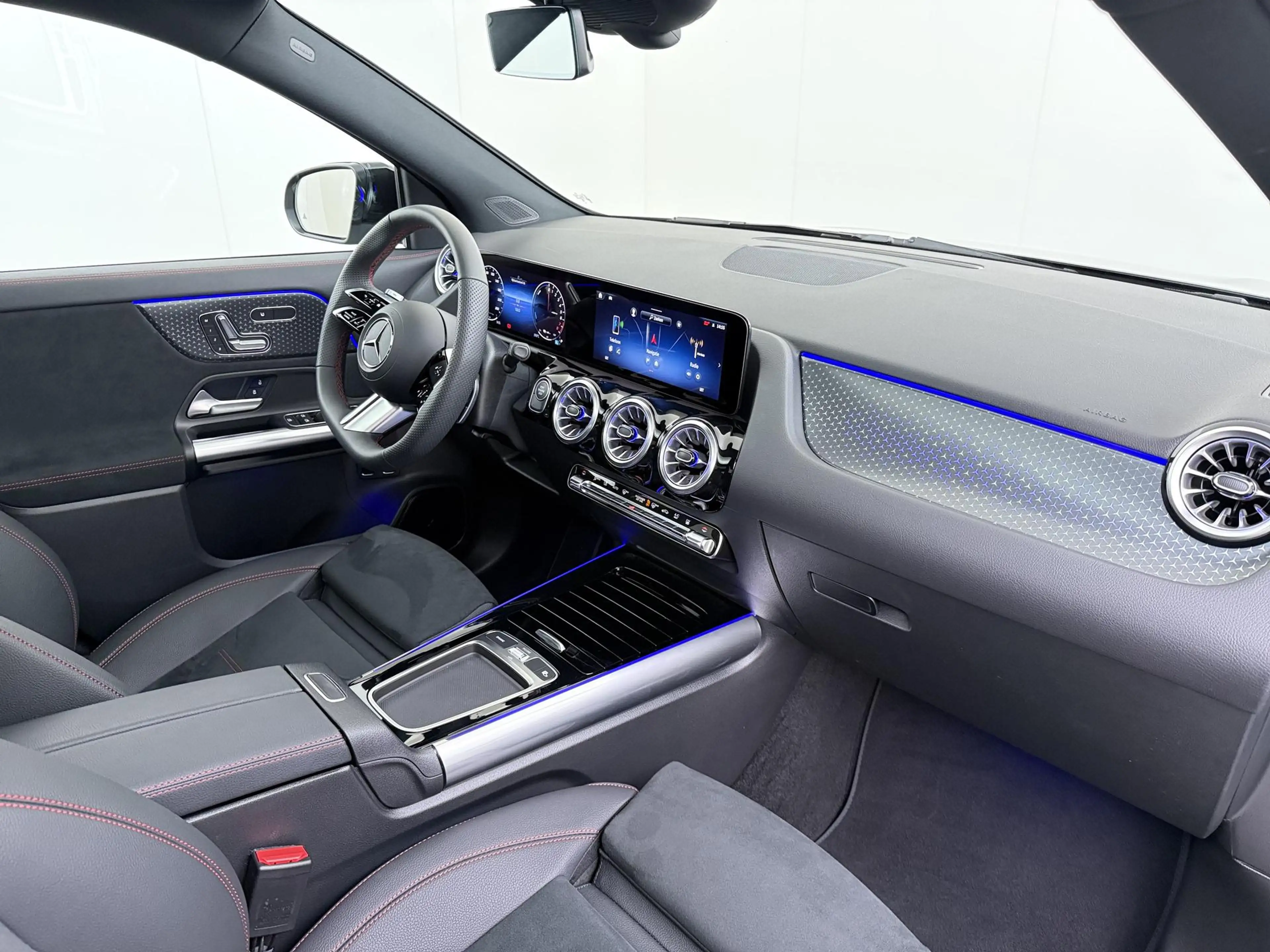 Mercedes-Benz GLA 250 GLA e Star Edition Panoramadak — photo 9