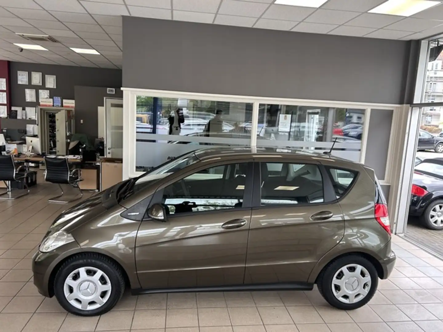 Mercedes-Benz A 160 CDI 5 türig Klima Allwetterreifen Brun - 1