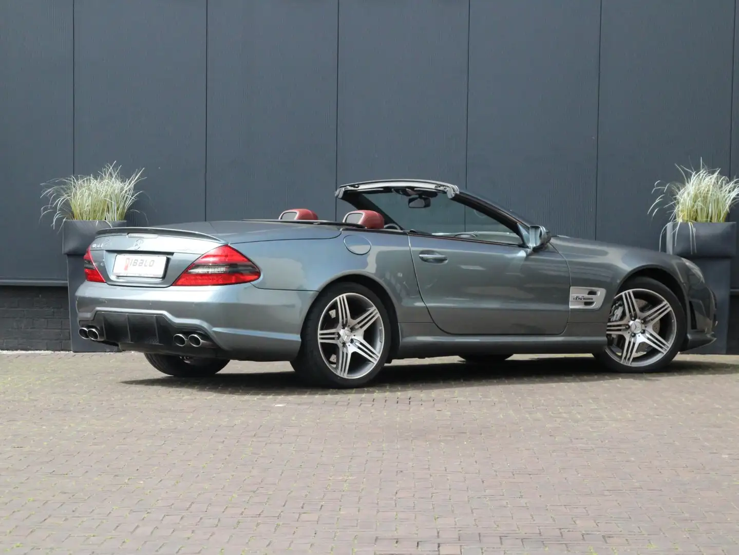 Mercedes-Benz SL 63 AMG Grau - 2