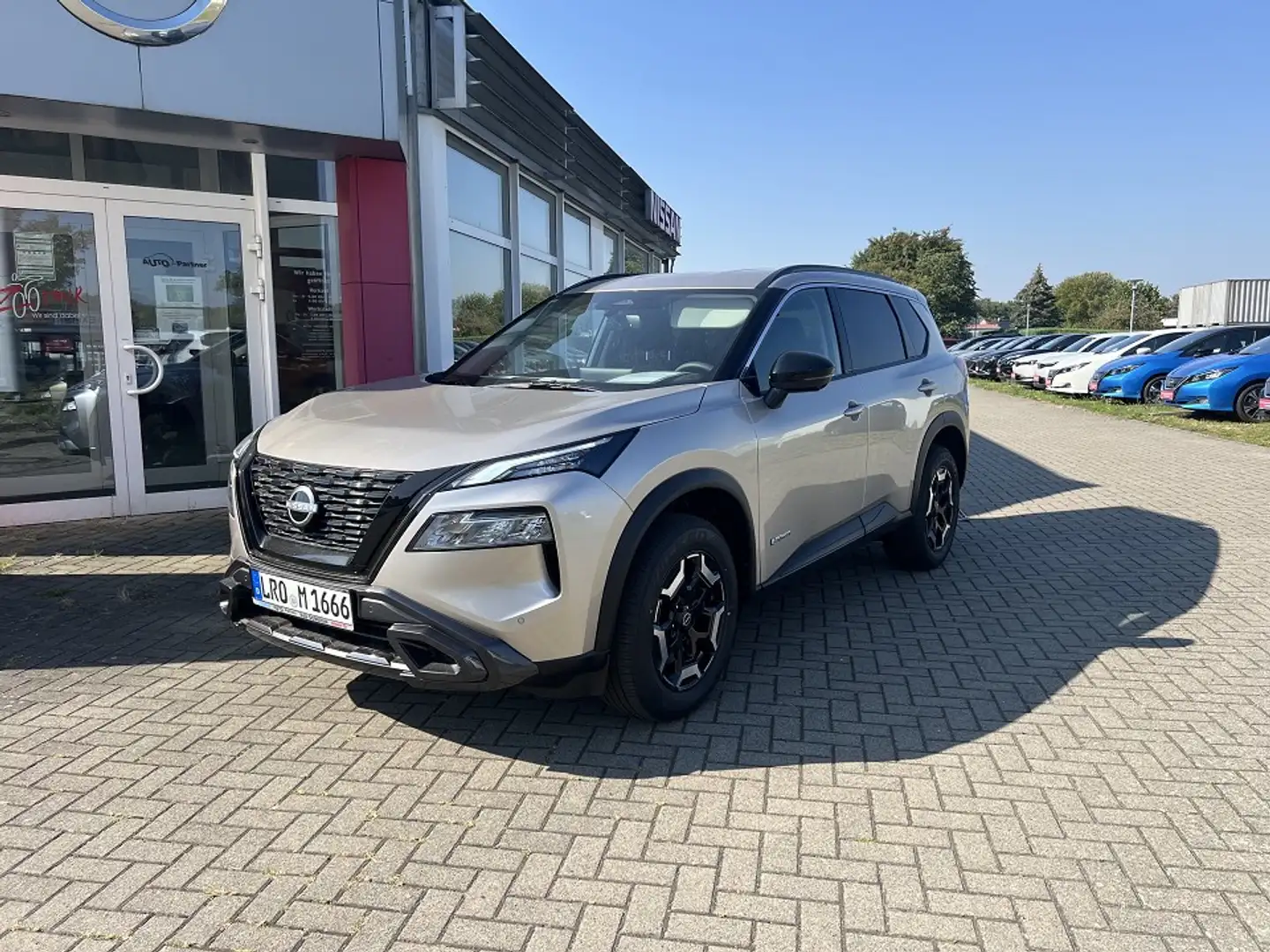 Nissan X-Trail 1.5 VC-T e-4ORCE 4x4 N-Trek 5 Sitze Silber - 1