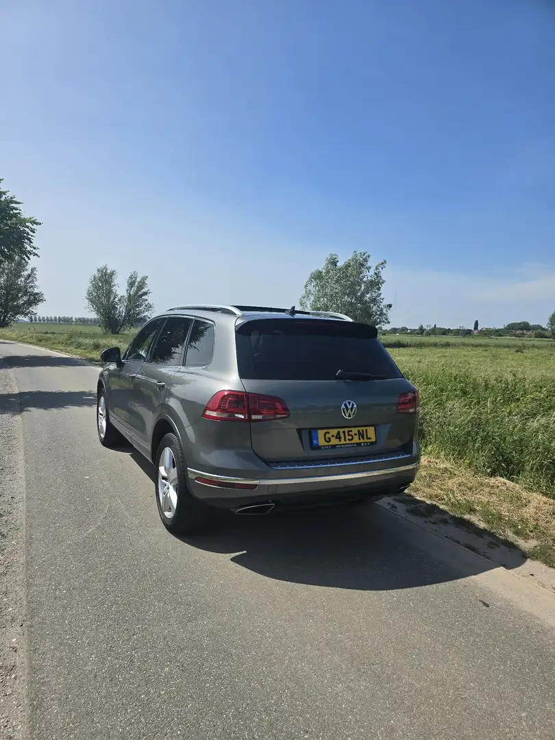 Volkswagen Touareg 3.0 TDI Highline Grijs - 2