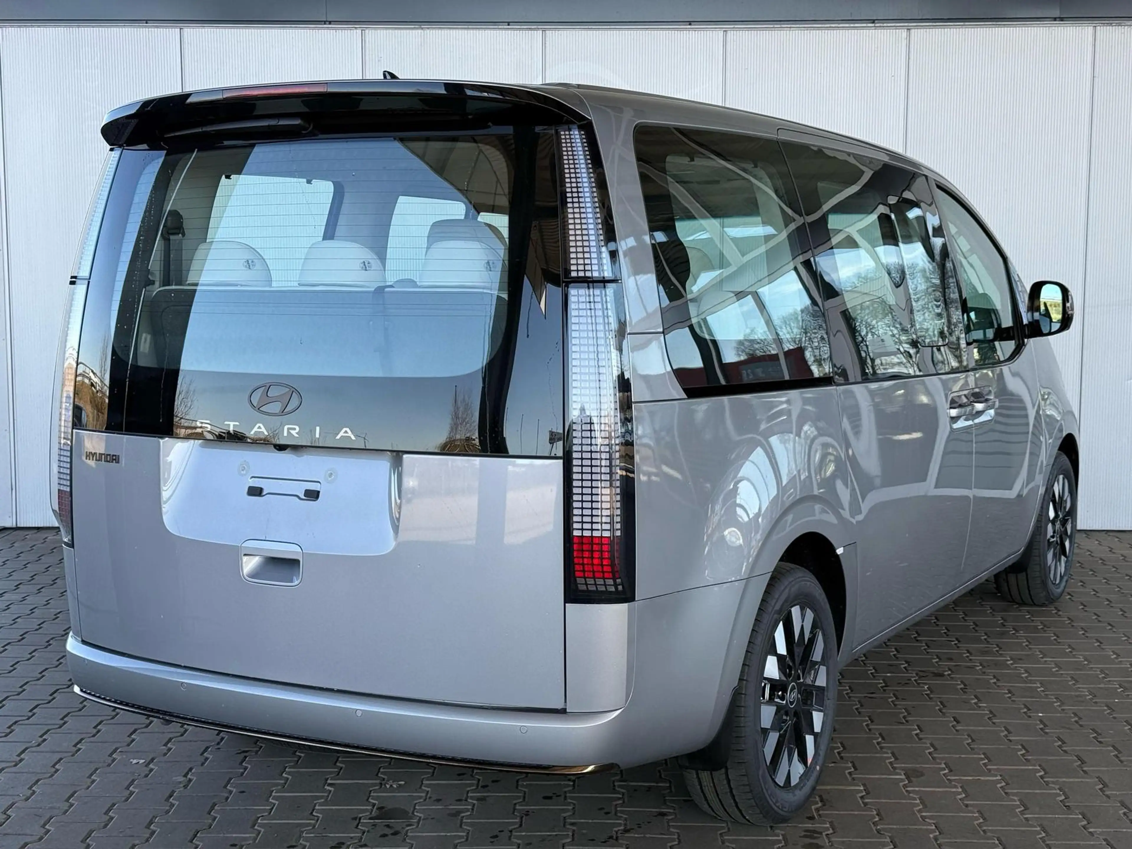 Hyundai STARIA Luxury 1.6 T-GDi HEV 2WD 7-Sitzer / ACC / 360° Kam — photo 4