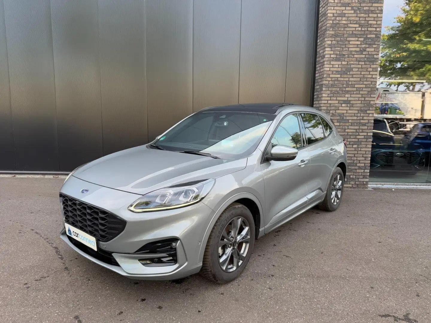 Ford Kuga 1.5 Eco 150pk ST-Line X Panorama, Navi, Trekhaak, Grijs - 1