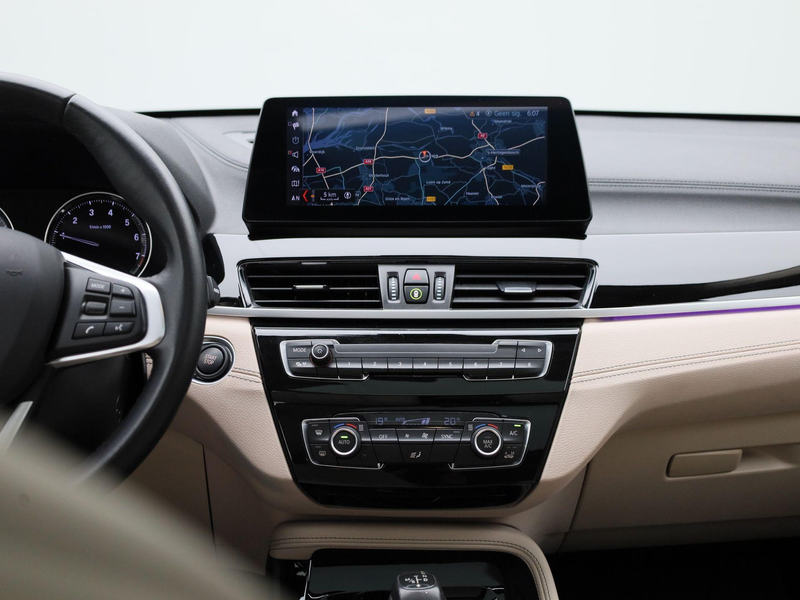 BMW X1 xDrive25e (162 kW) | PANORAMADAK | ACHTERUITRIJCAM — photo 9