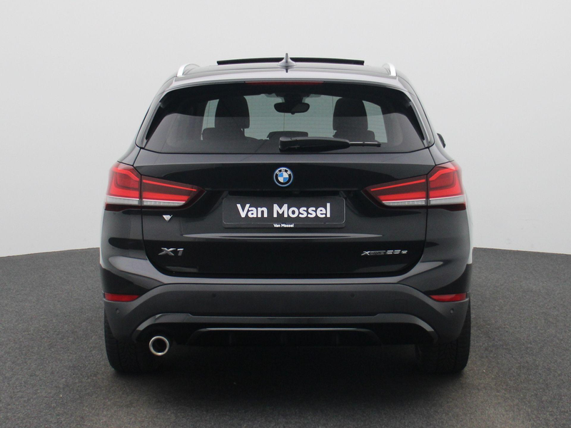 BMW X1 xDrive25e (162 kW) | PANORAMADAK | ACHTERUITRIJCAM — photo 5