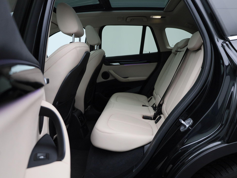 BMW X1 xDrive25e (162 kW) | PANORAMADAK | ACHTERUITRIJCAM — photo 12