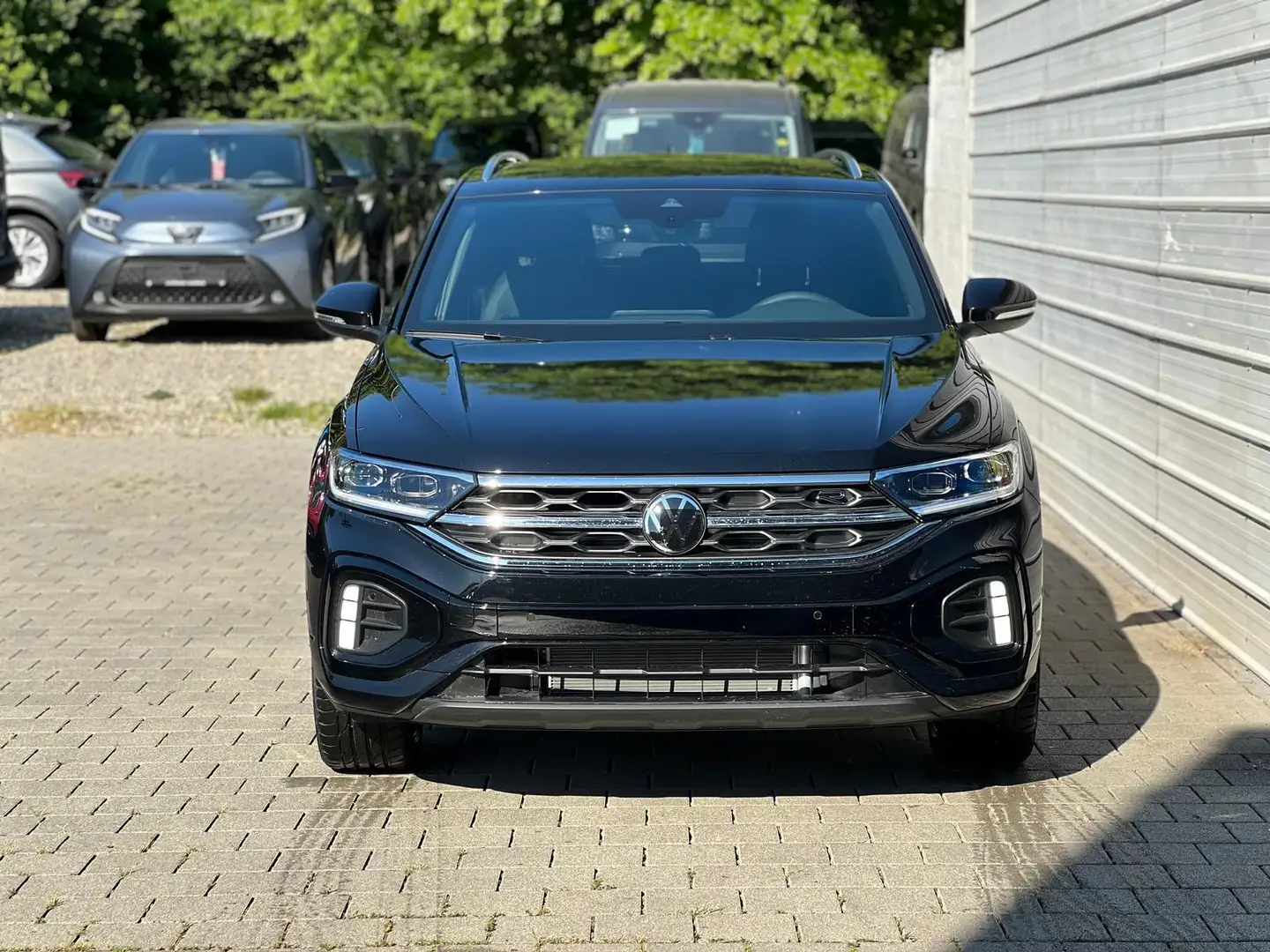 Volkswagen T-Roc R-Line 2.0 TSI DSG7 4 Motion AHK*EasyOpen*19"*I... Schwarz - 1