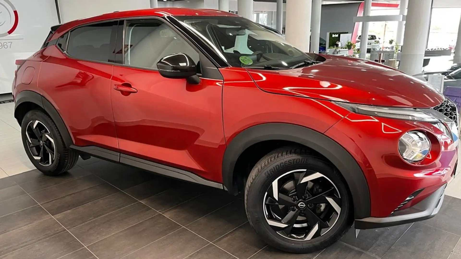 Nissan Juke 1.0 DIG-T Acenta 4x2 114 Rouge - 2