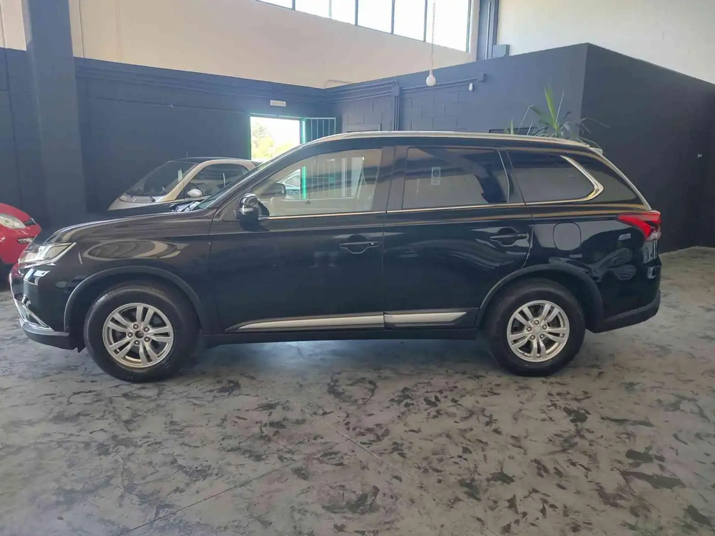 Mitsubishi Outlander 2.2 DI-D 4WD Intense Nero - 2