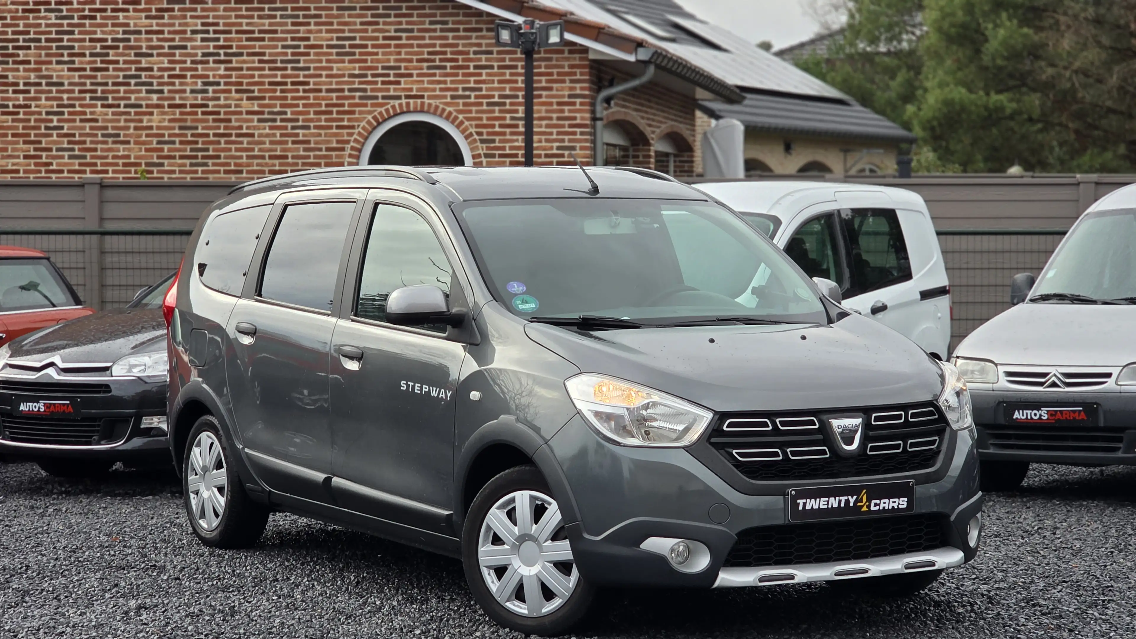 Dacia Lodgy Stepway 7 Zitplaatsen Airco Navi Benzine * — photo 2