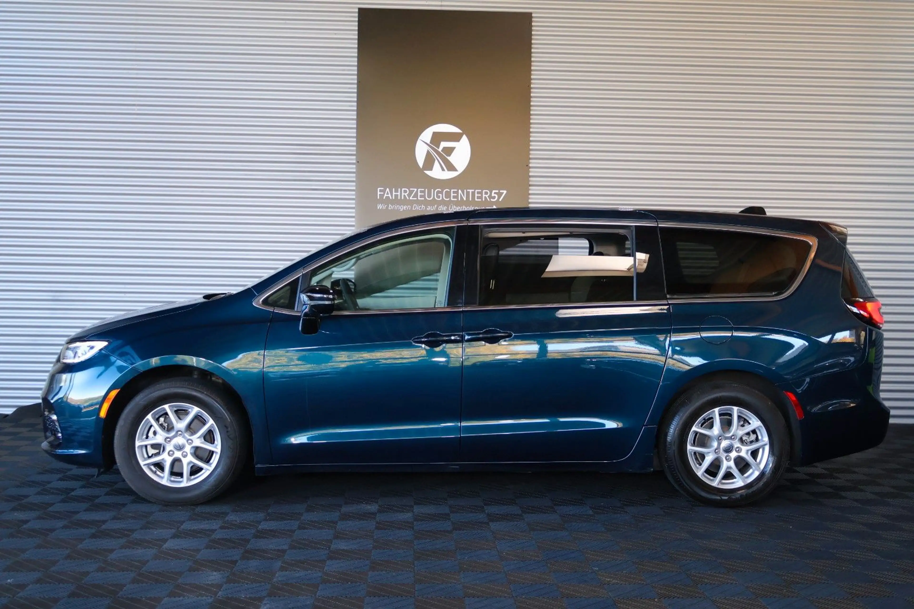 Chrysler Pacifica 3.6L V6/7-SITZER/CARPLAY/ACC/KAMERA — photo 2