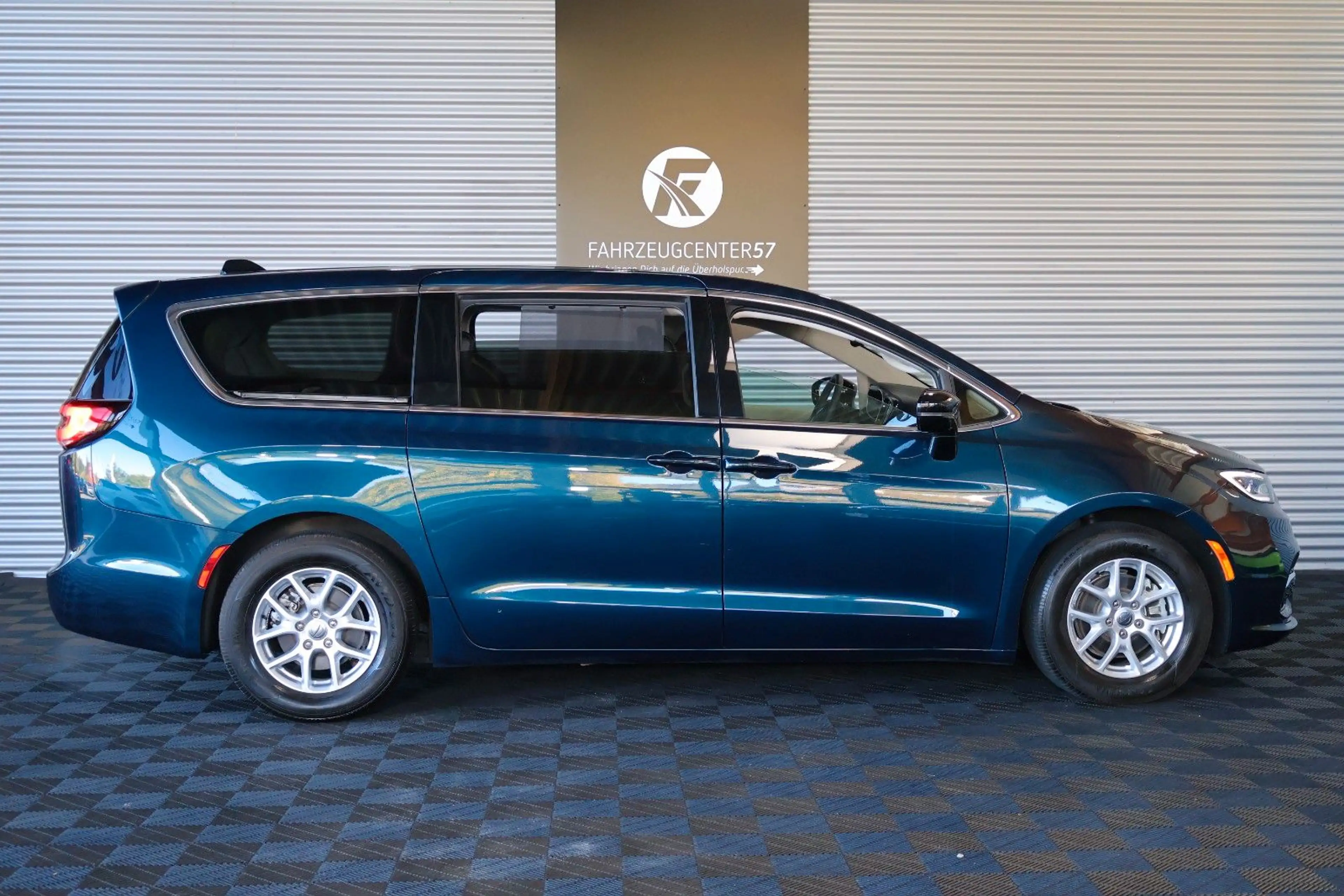 Chrysler Pacifica 3.6L V6/7-SITZER/CARPLAY/ACC/KAMERA — photo 5