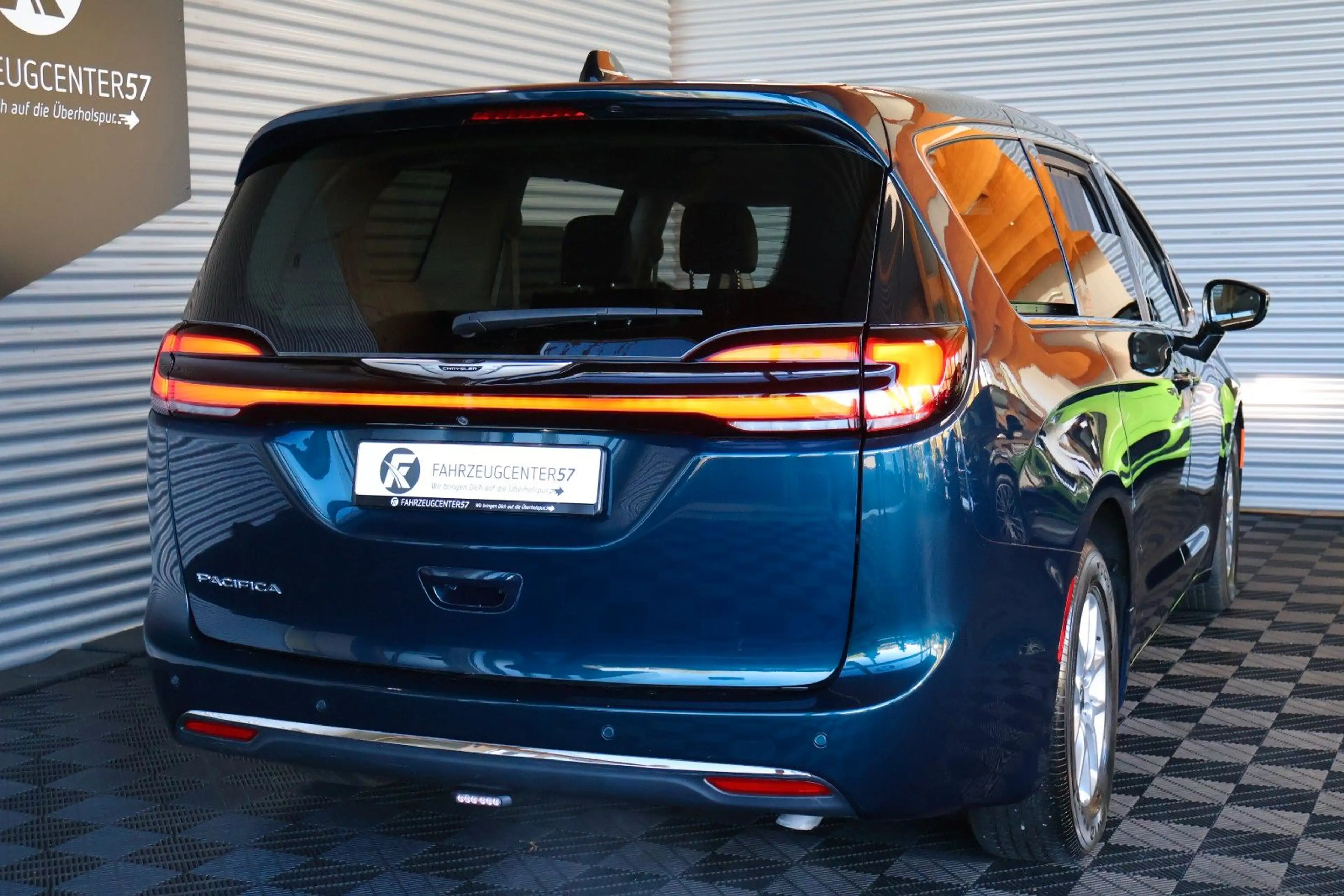 Chrysler Pacifica 3.6L V6/7-SITZER/CARPLAY/ACC/KAMERA — photo 8