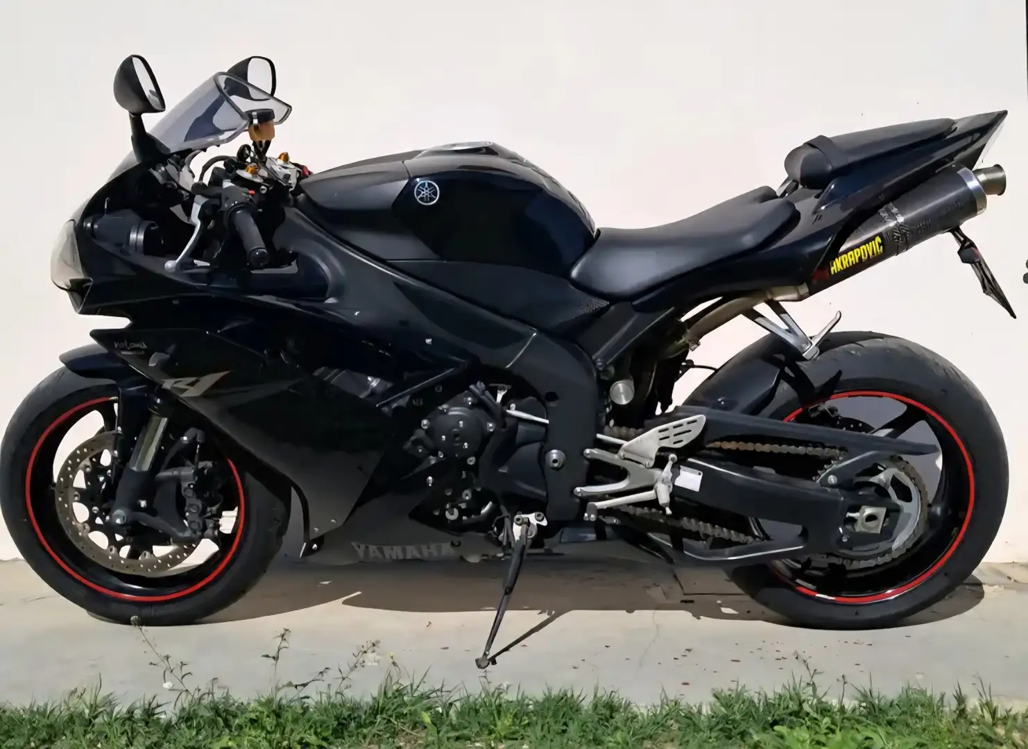 Yamaha YZF-R1 Nero - 2