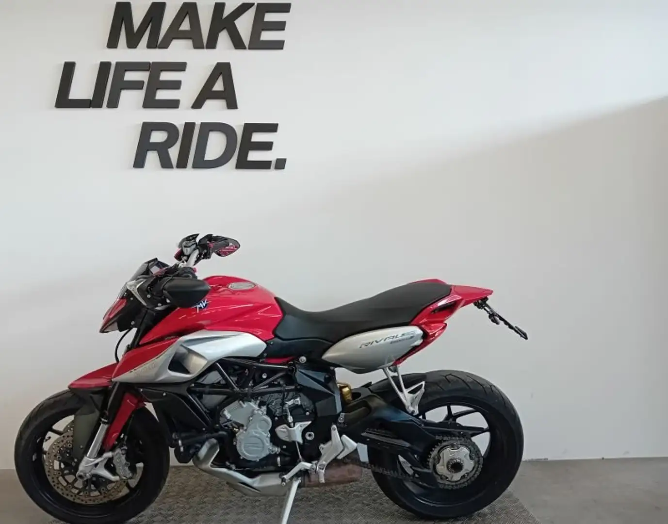 MV Agusta Rivale 800 Rosso - 2
