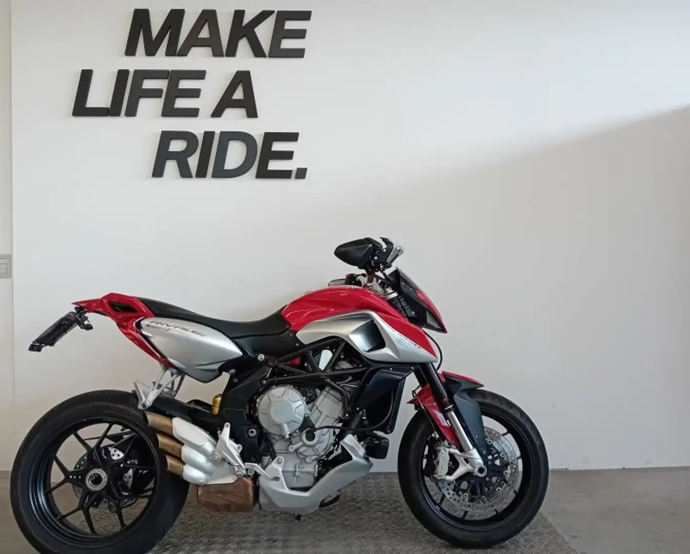 MV Agusta Rivale 800 Rosso - 1