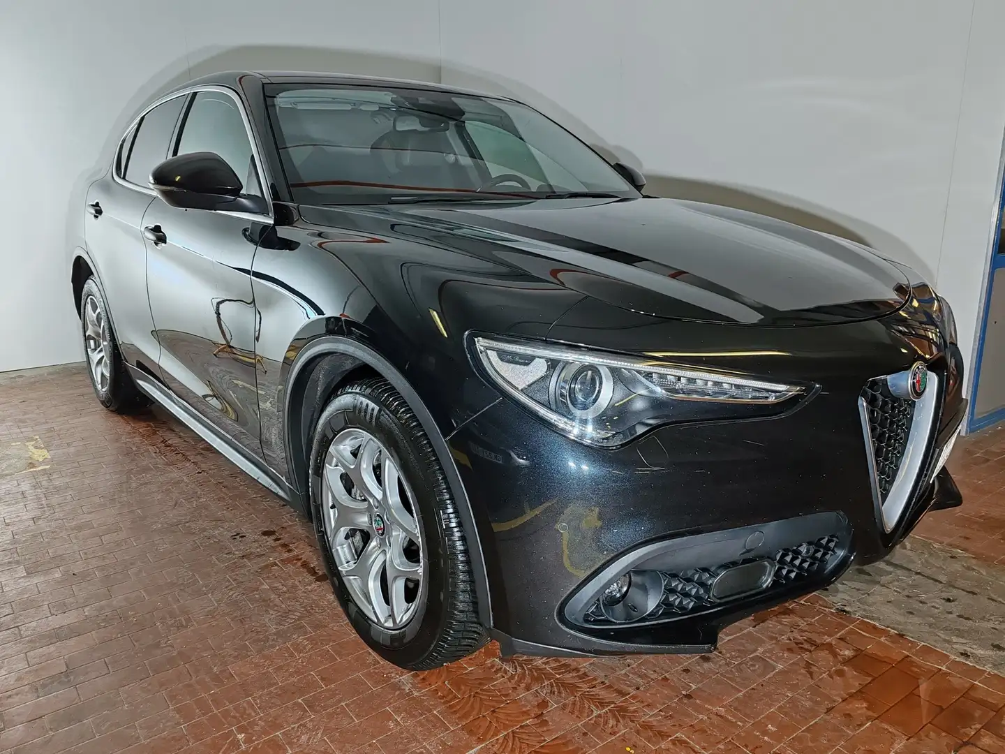 Alfa Romeo Stelvio 2.2d 190cv Q4 Navi + Palette al Volante + Camera Noir - 1