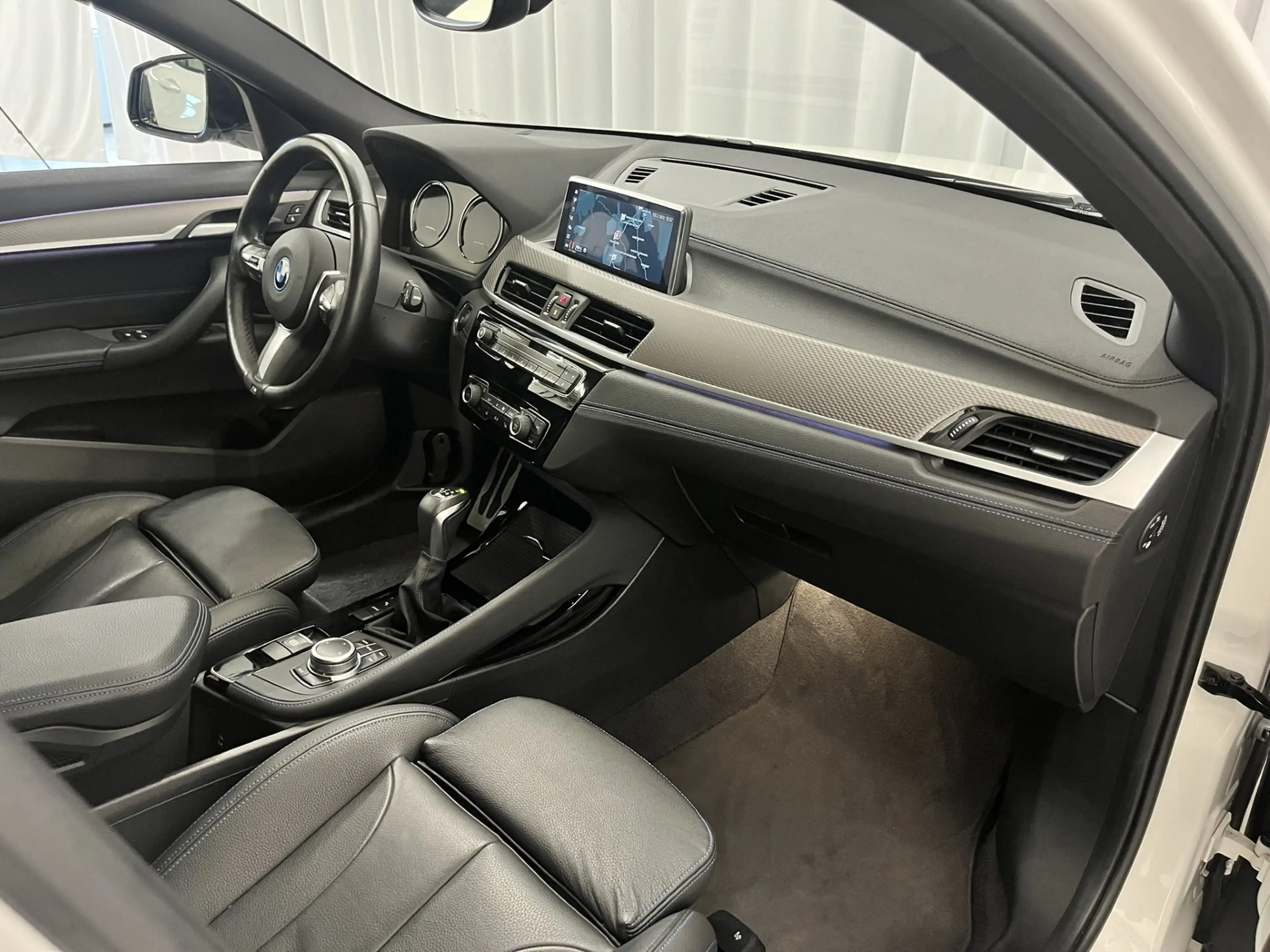 BMW X2 xDrive25e *Modell M Sport / Panorama / Navi / LED* — photo 8