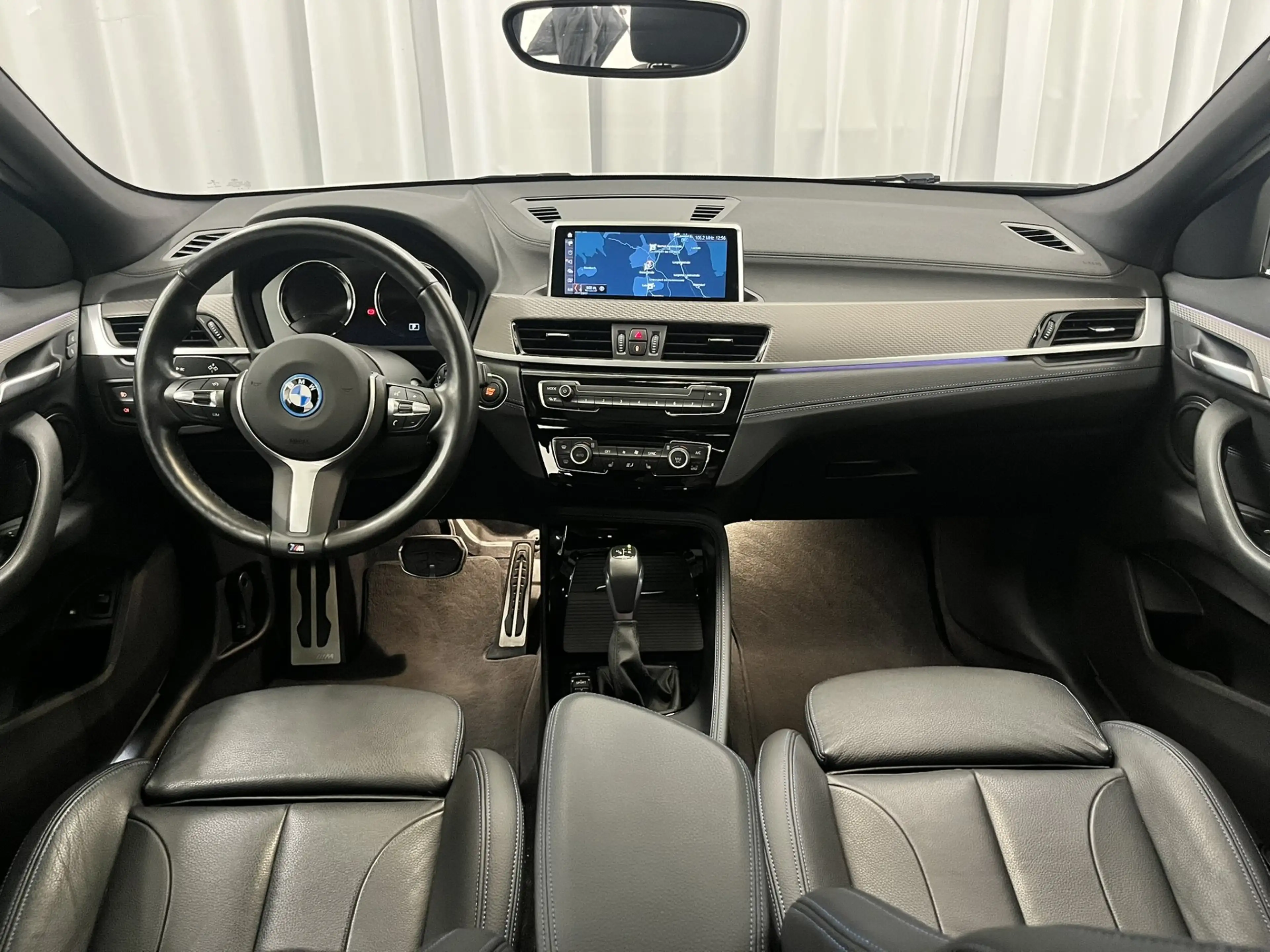 BMW X2 xDrive25e *Modell M Sport / Panorama / Navi / LED* — photo 9