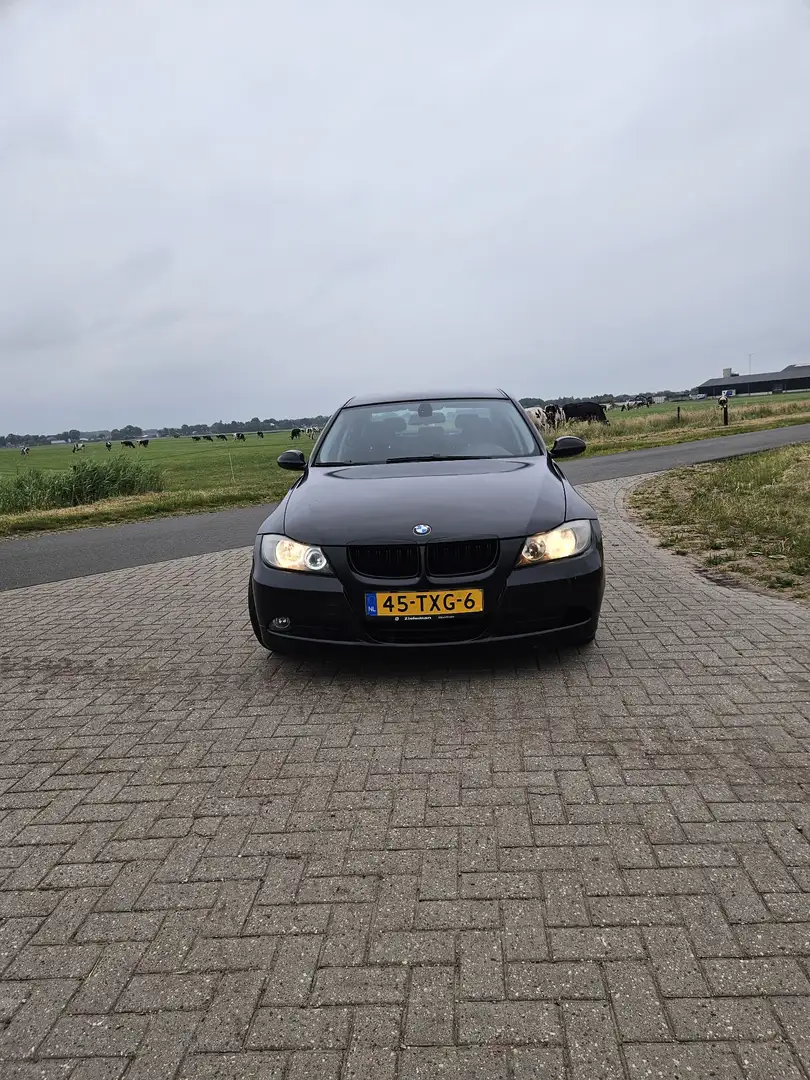BMW 330 318i Zwart - 1