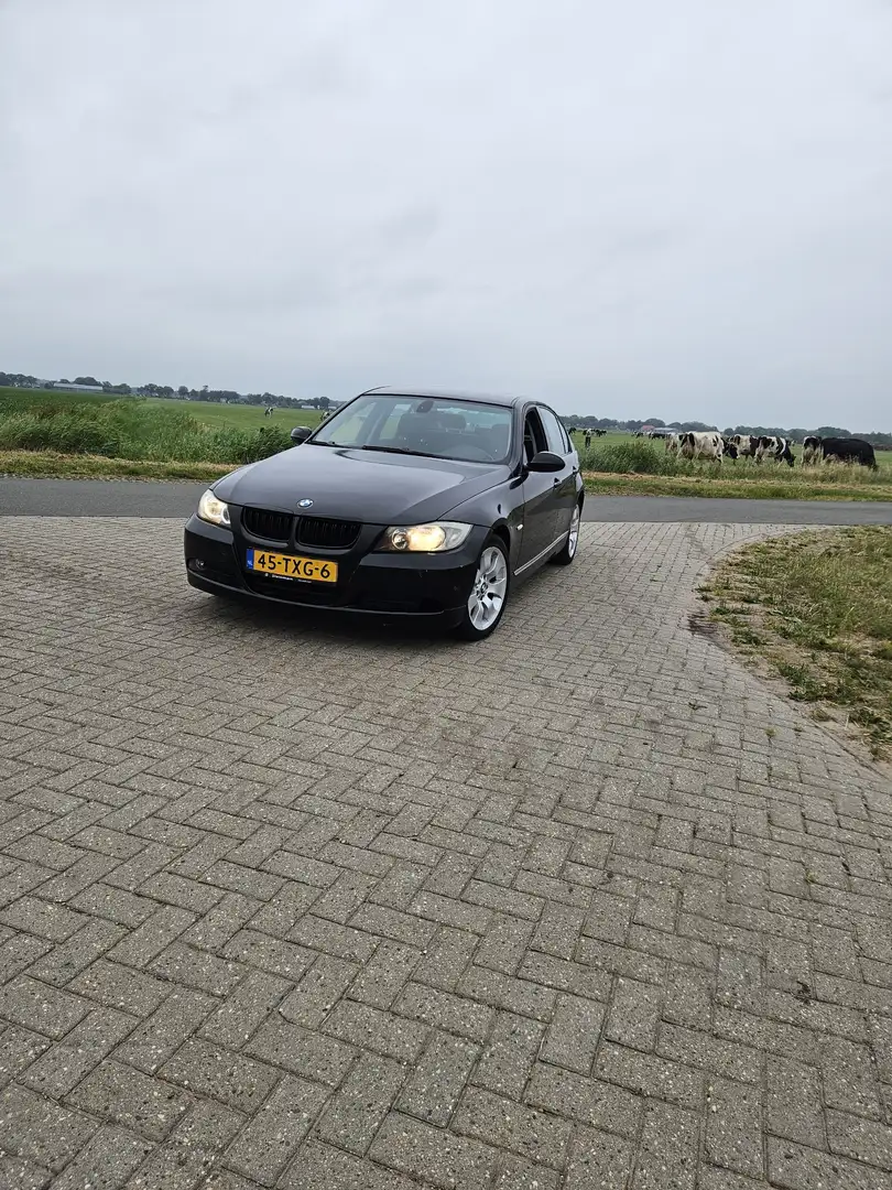 BMW 330 318i Zwart - 2