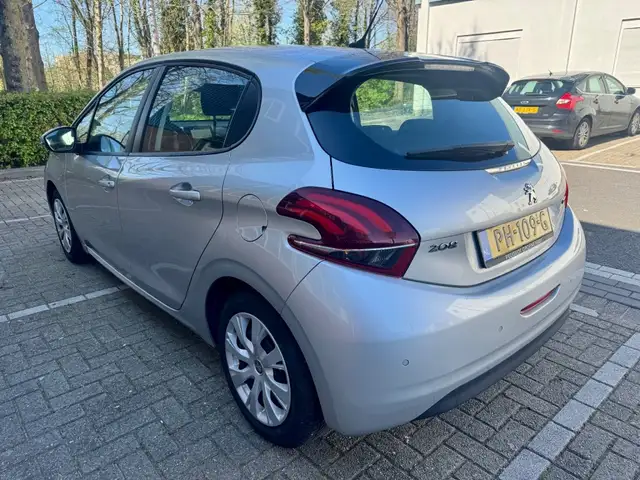Peugeot 208 view 7