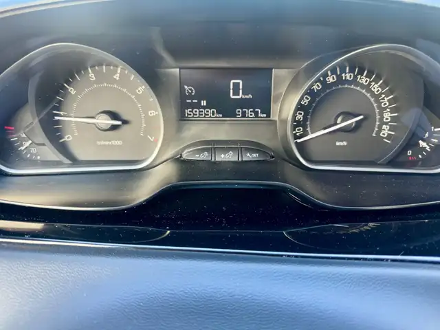 Peugeot 208 view 13