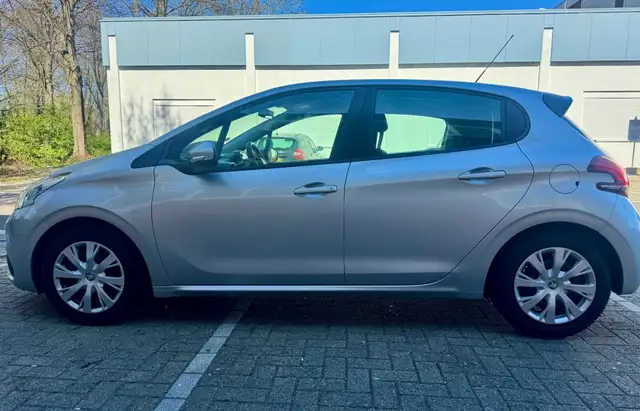Peugeot 208 view 14